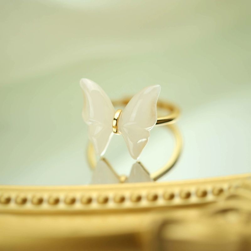 蝶々のリング - 日常のどんなシーンにも調和 R444