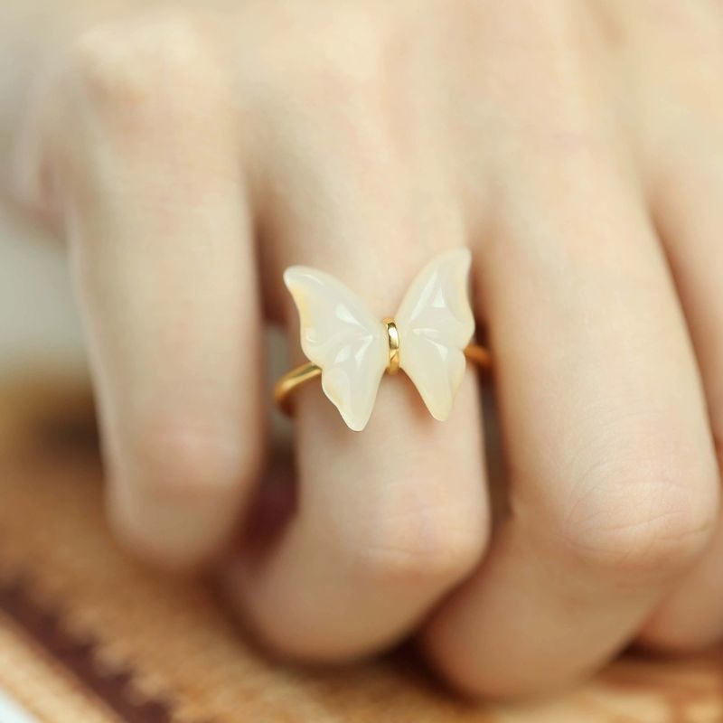 蝶々のリング - 日常のどんなシーンにも調和 R444