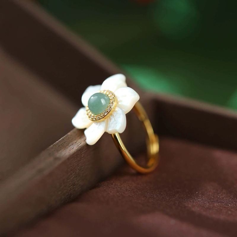 水仙の花のリング - 自然の美しさをそのまま指先に R445