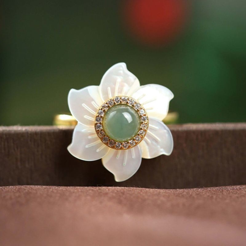 水仙の花のリング - 自然の美しさをそのまま指先に R445