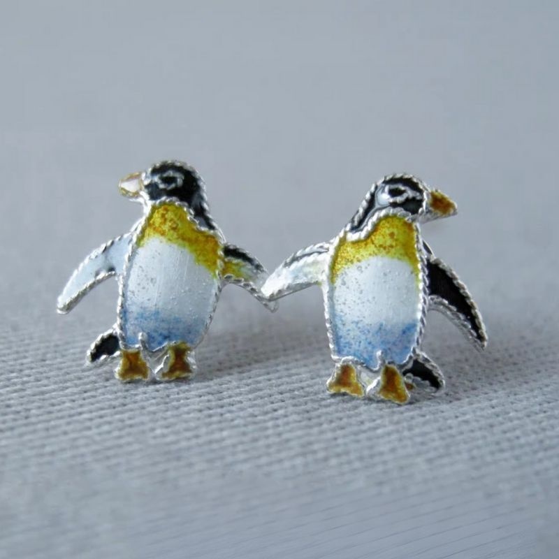 ペンギンのピアス - 冬の季節にぴったりな温もりを感じるデザイン P203
