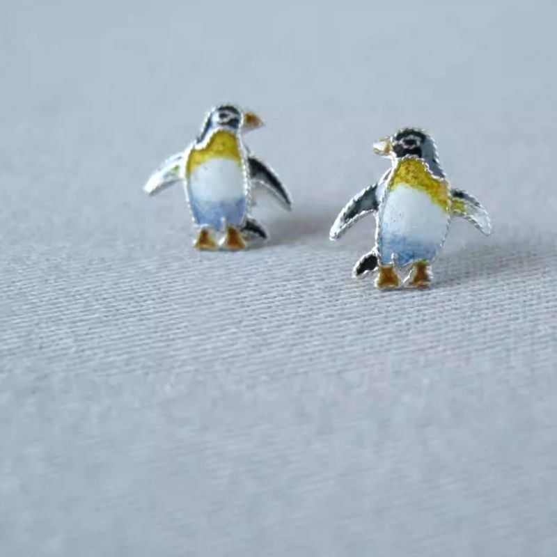 ペンギンのピアス - 冬の季節にぴったりな温もりを感じるデザイン P203
