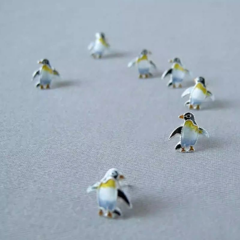 ペンギンのピアス - 冬の季節にぴったりな温もりを感じるデザイン P203