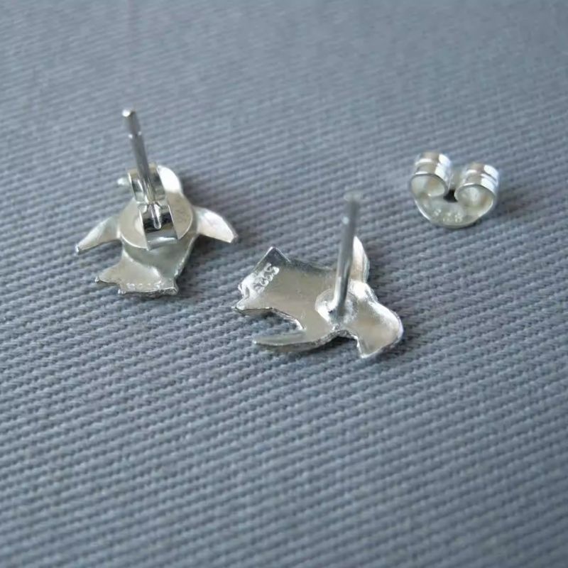 ペンギンのピアス - 冬の季節にぴったりな温もりを感じるデザイン P203