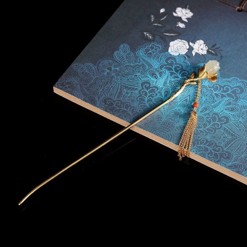 木蓮の花のかんざし - 伝統とモダンが融合した独特のスタイル K208