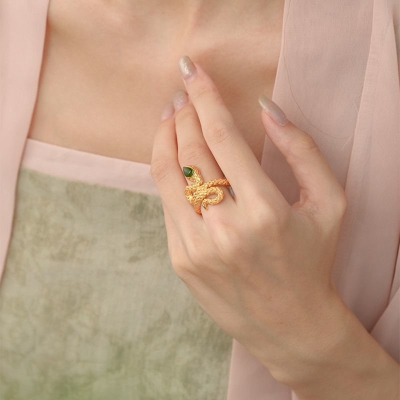 蛇のリング - 持ち主の個性とスタイルを引き立てる R447