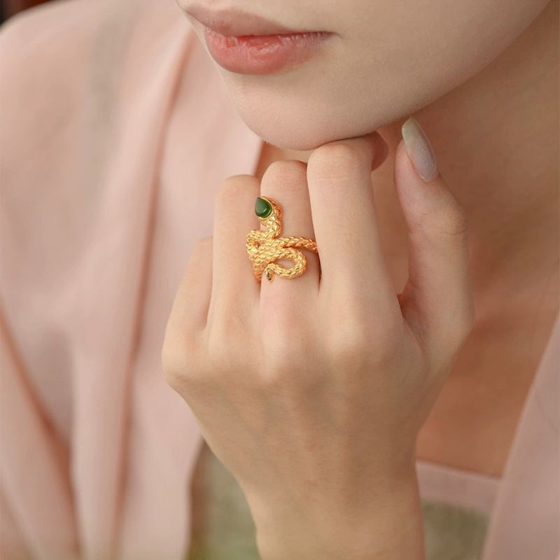 蛇のリング - 持ち主の個性とスタイルを引き立てる R447