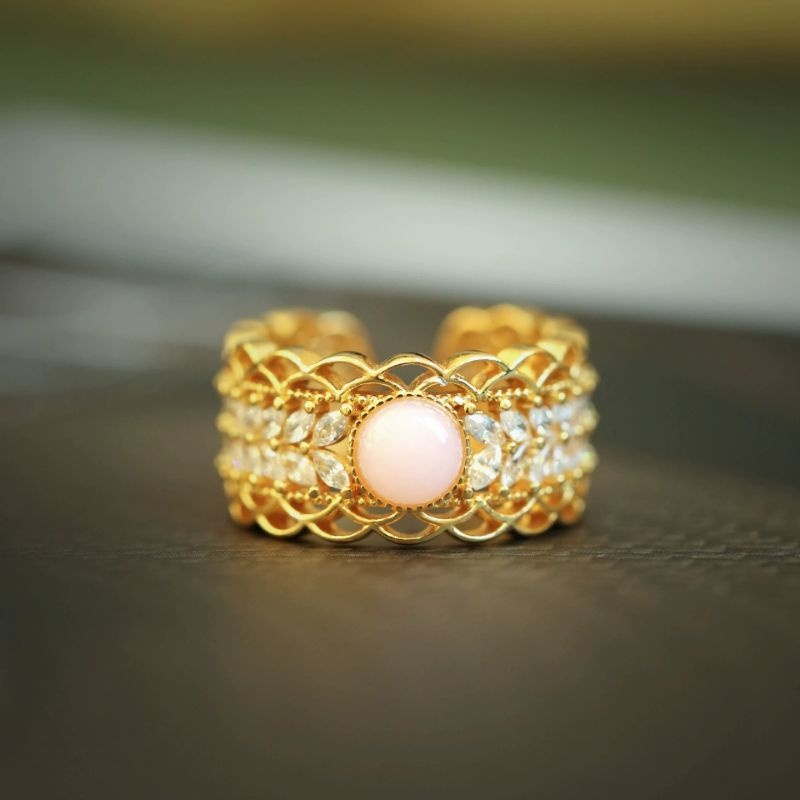 レースリング - 着ける人の指先に優雅な輝きを与える R448