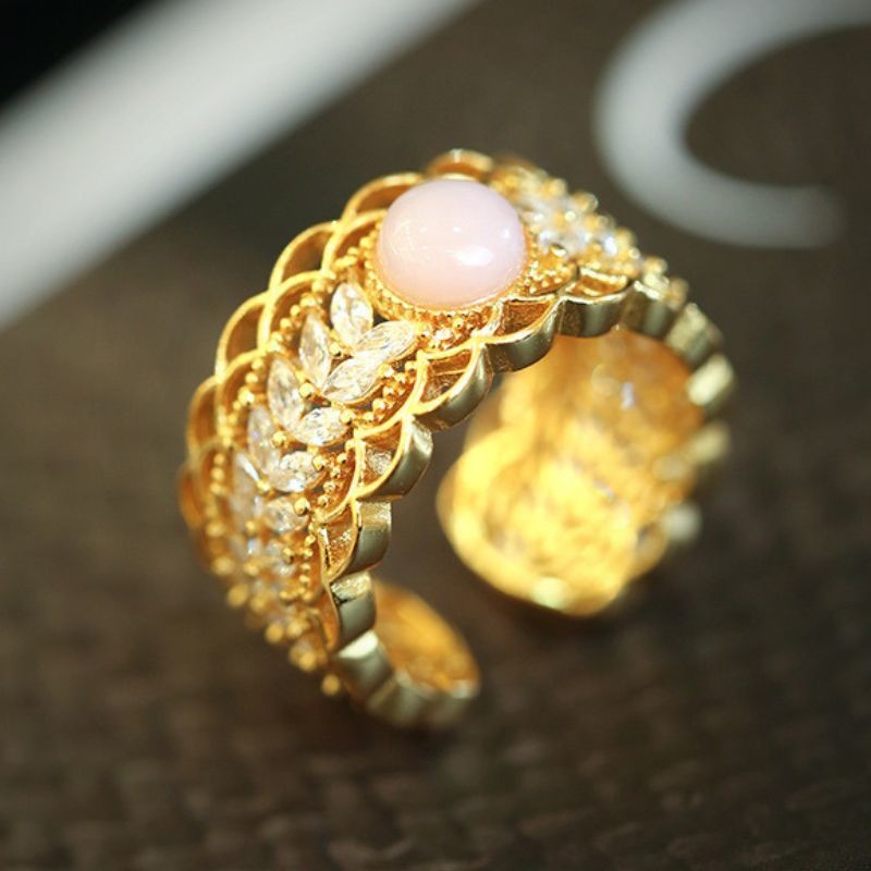 レースリング - 着ける人の指先に優雅な輝きを与える R448