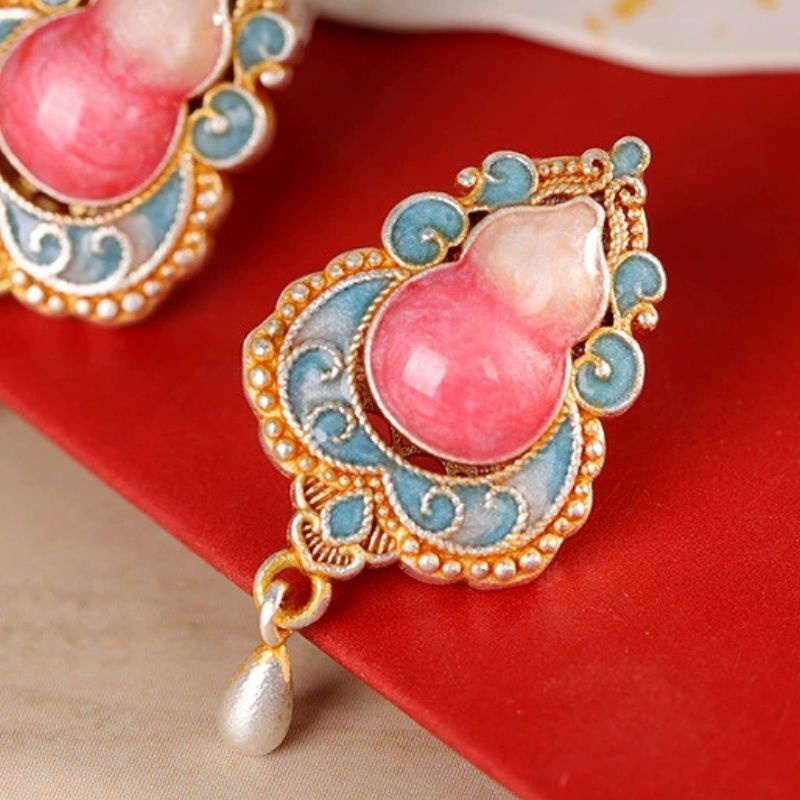 瓢箪のピアス - 七宝焼きが施された可愛らしい耳飾り P204