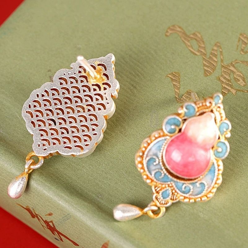 瓢箪のピアス - 七宝焼きが施された可愛らしい耳飾り P204