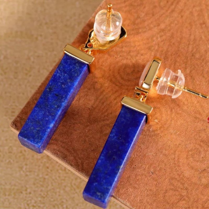 ラピスラズリのピアス - 美しい青と透明の石が耳元で優雅に輝く P206