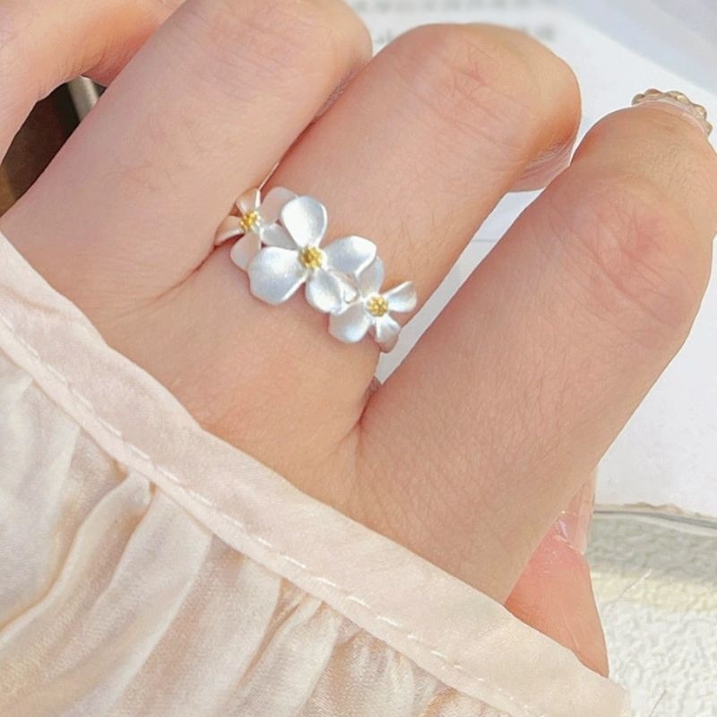 バイカウツギのリング - 自然そのものを指に纏うかのような優雅さを醸し出す R466