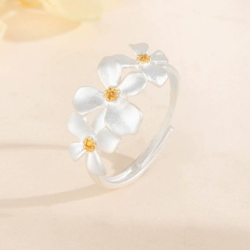 バイカウツギのリング - 自然そのものを指に纏うかのような優雅さを醸し出す R466