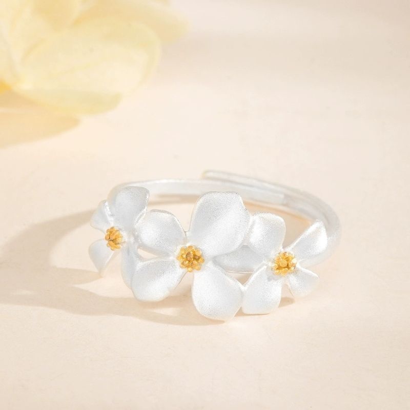 バイカウツギのリング - 自然そのものを指に纏うかのような優雅さを醸し出す R466