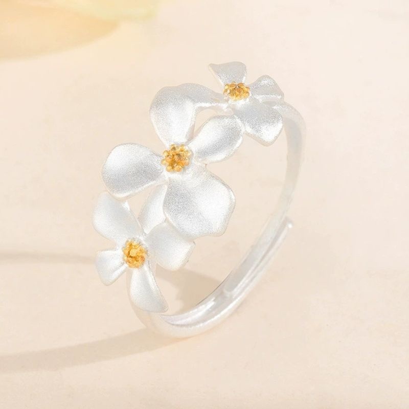 バイカウツギのリング - 自然そのものを指に纏うかのような優雅さを醸し出す R466