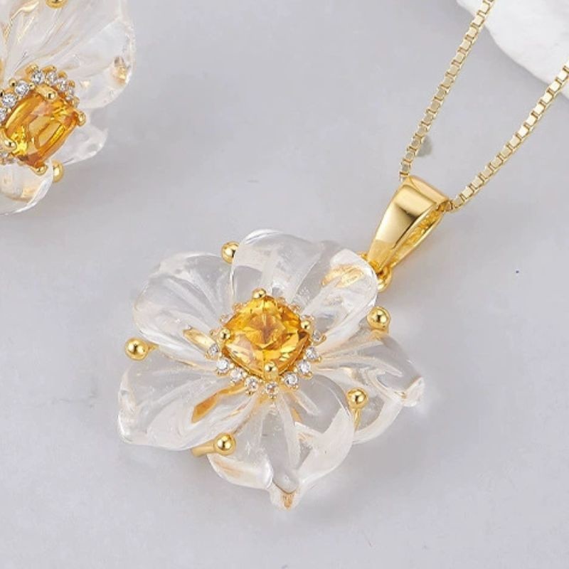 バイカイチゲのペンダント - まるで春の訪れを首元に纏う N155