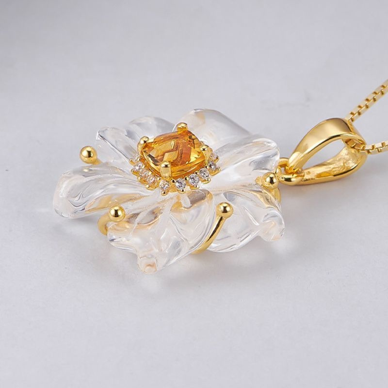 バイカイチゲのペンダント - まるで春の訪れを首元に纏う N155