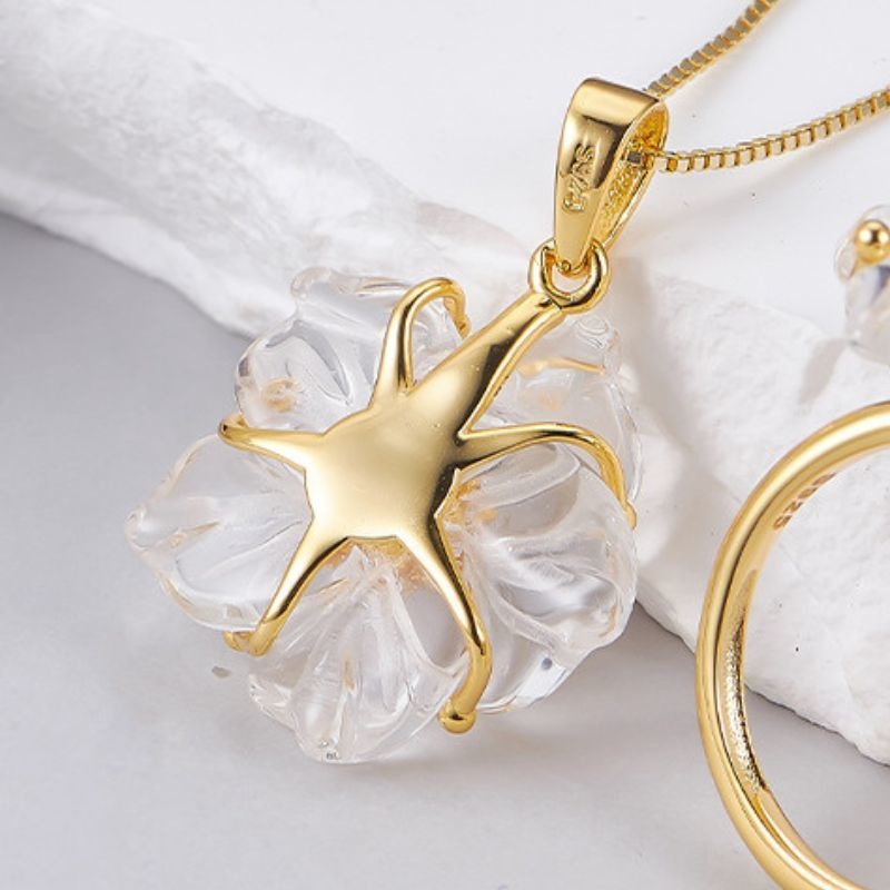 バイカイチゲのペンダント - まるで春の訪れを首元に纏う N155