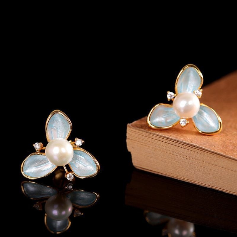 エンレイソウのピアス - 自然の美しさとクラフトマンシップの調和 P207