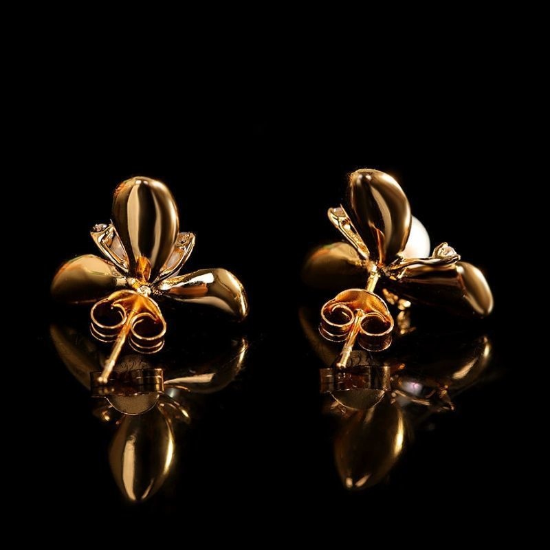 エンレイソウのピアス - 自然の美しさとクラフトマンシップの調和 P207