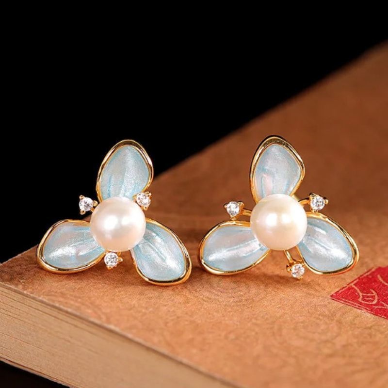 エンレイソウのピアス - 自然の美しさとクラフトマンシップの調和 P207