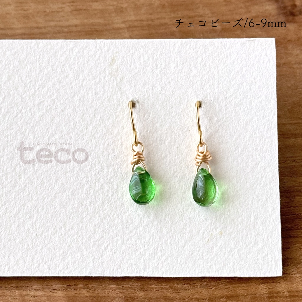 No.102 チェコビーズ 一粒ドロップフックピアス ビビッドグリーン