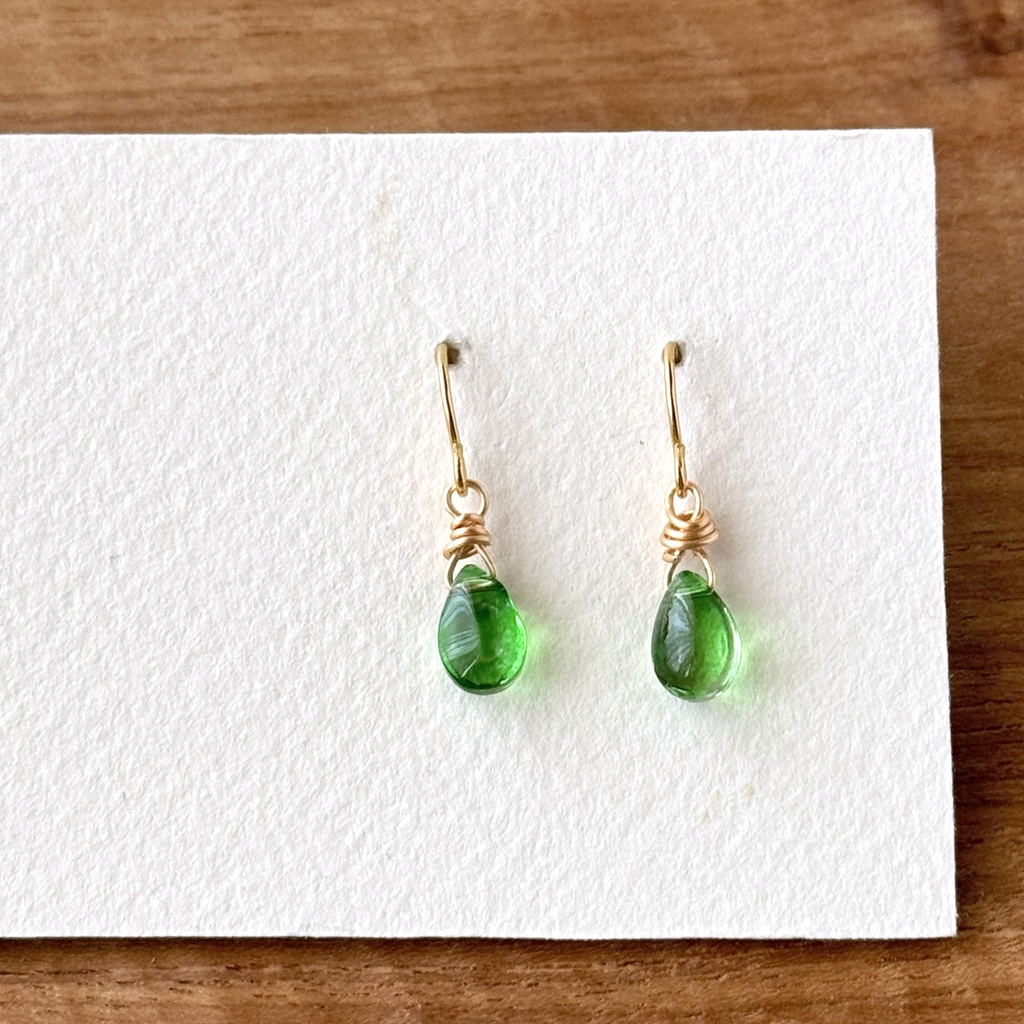 No.102 チェコビーズ 一粒ドロップフックピアス ビビッドグリーン