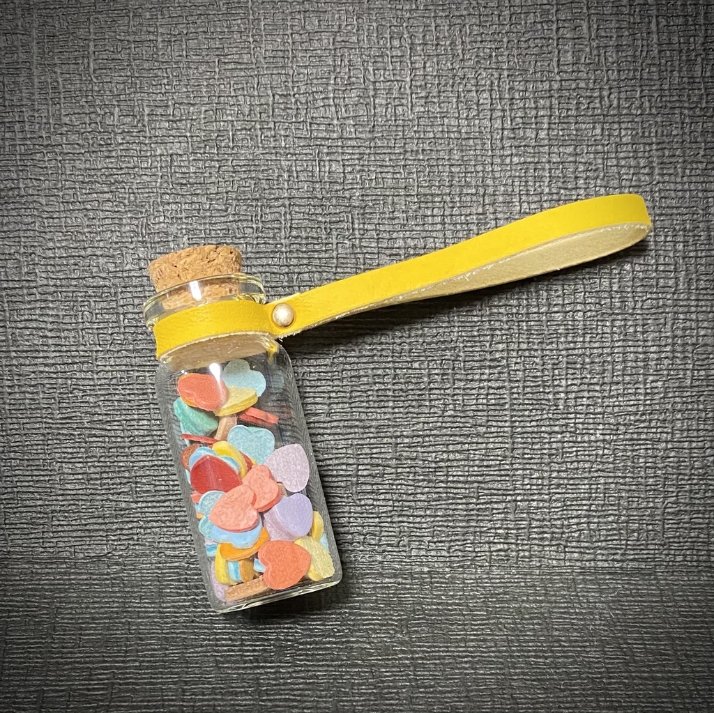 ガラス小瓶　牛本革　ハート　パステルカラー　黄色革