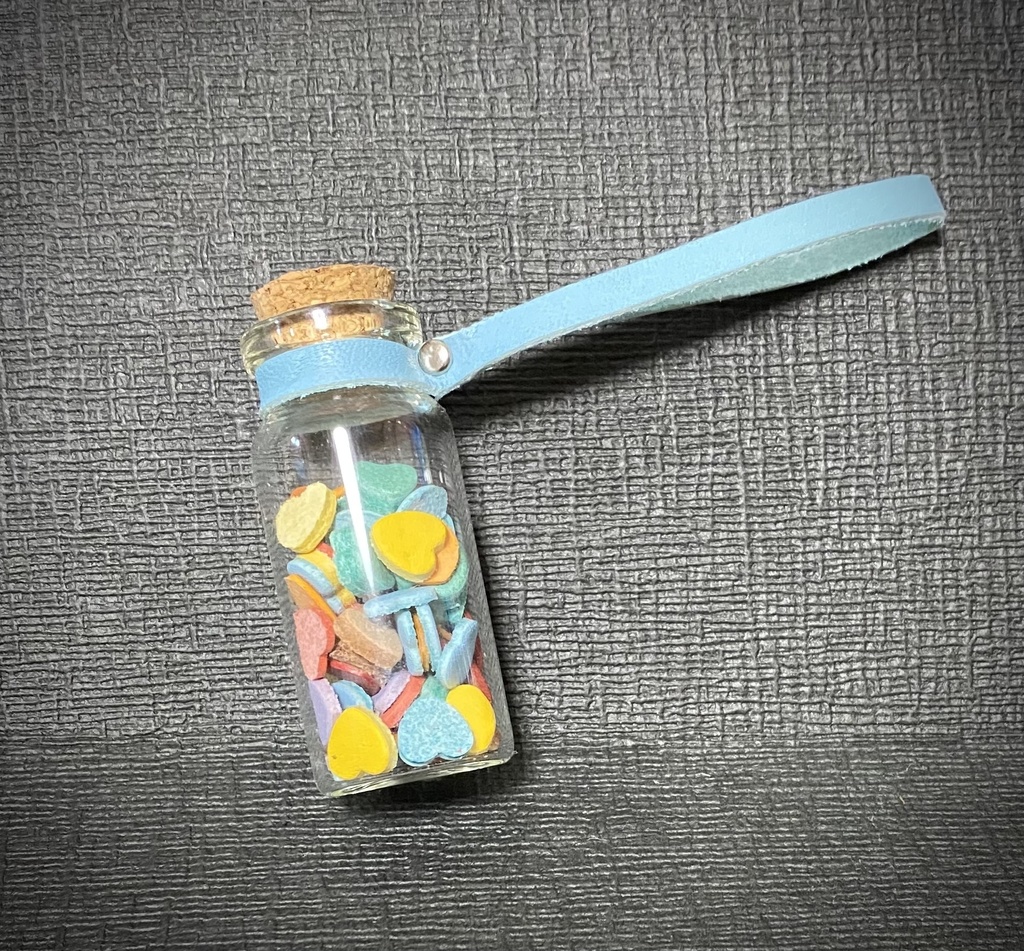 ガラス小瓶　牛本革　ハート　パステルカラー　水色革