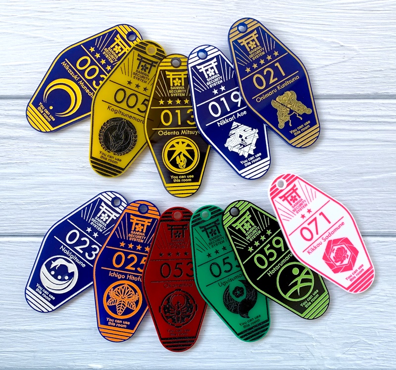 モーテル風刀剣部屋キーホルダー