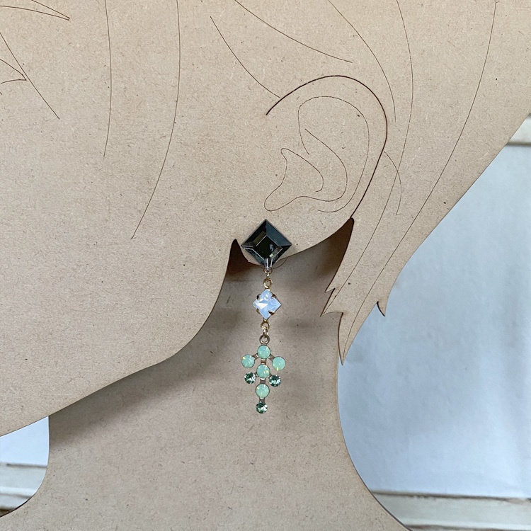 【7/13 22時販売】膝丸イメージピアス(ヴィンテージグラスver.)