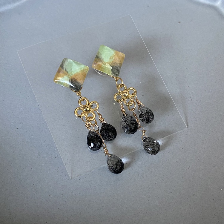 【7/12(水)22時販売】膝丸イメージピアス(ブラックルチルクォーツver.)