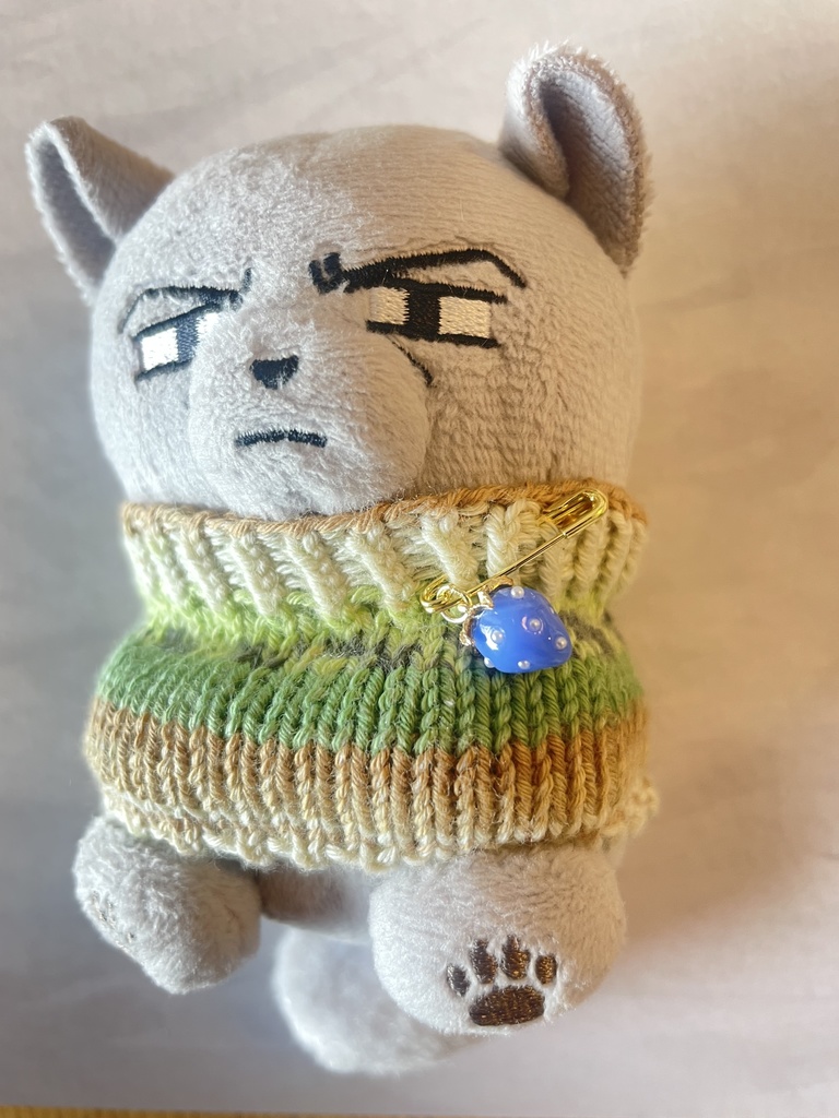 いちごブローチ/青