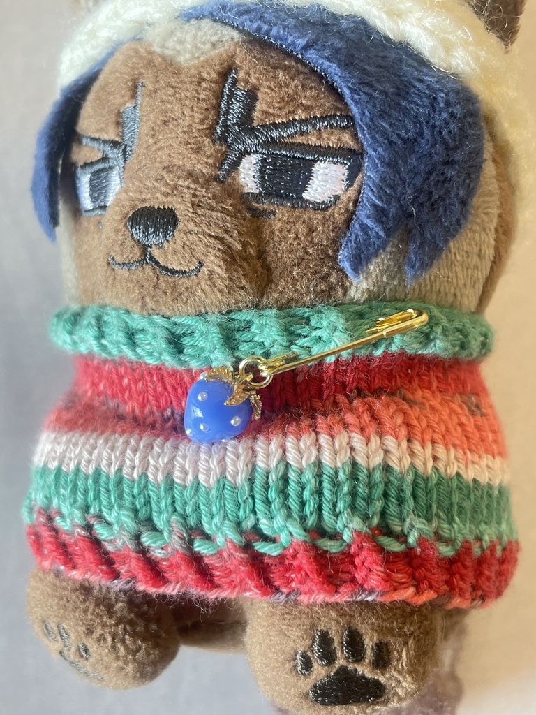 いちごブローチ/青