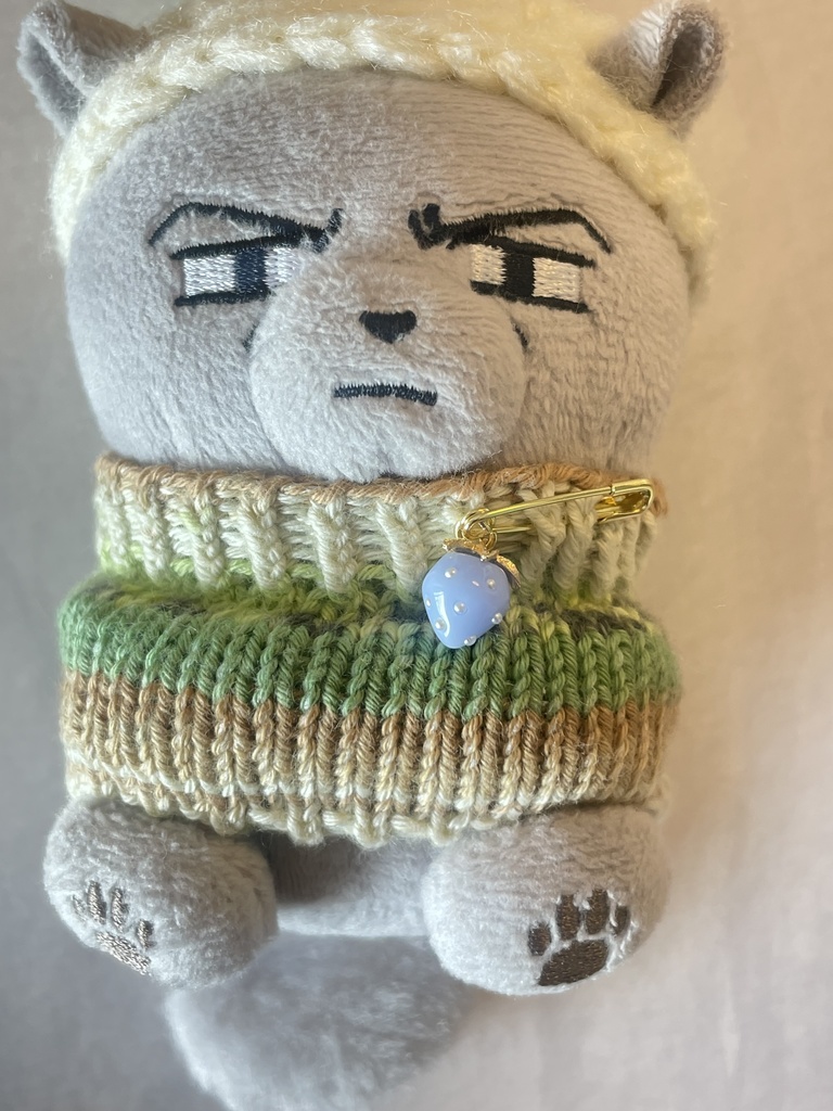 いちごブローチ/水色