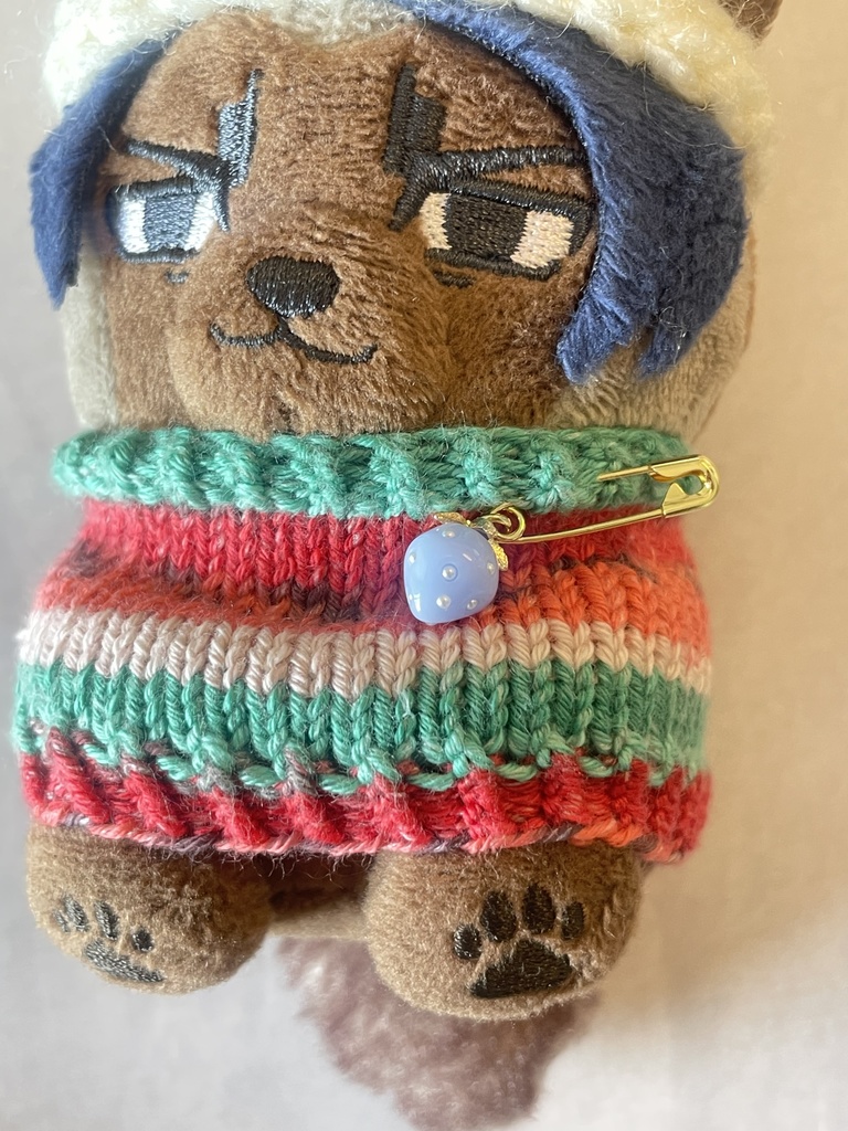 いちごブローチ/水色