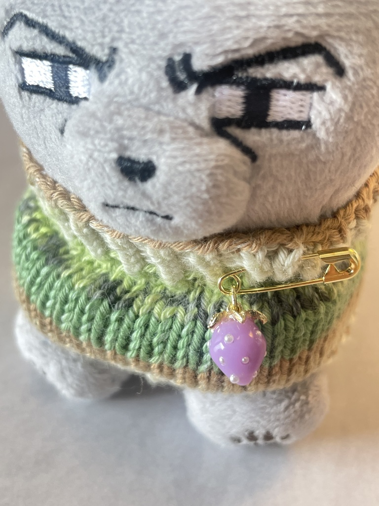 いちごブローチ/薄紫