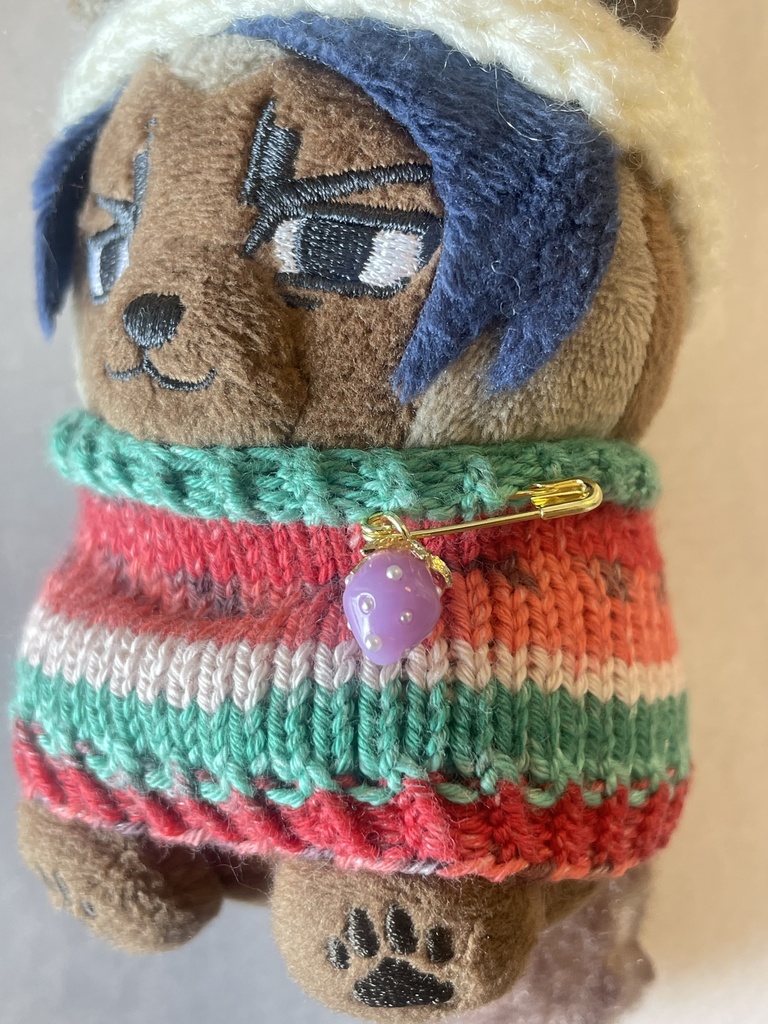 いちごブローチ/薄紫