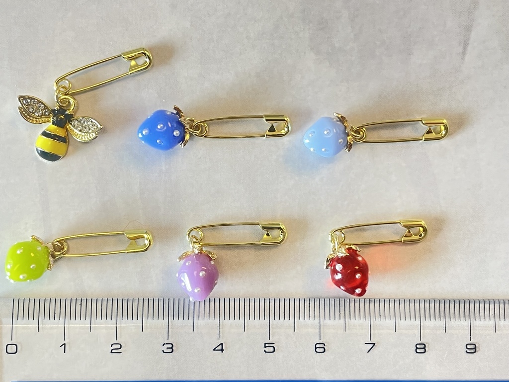 いちごブローチ/黄緑