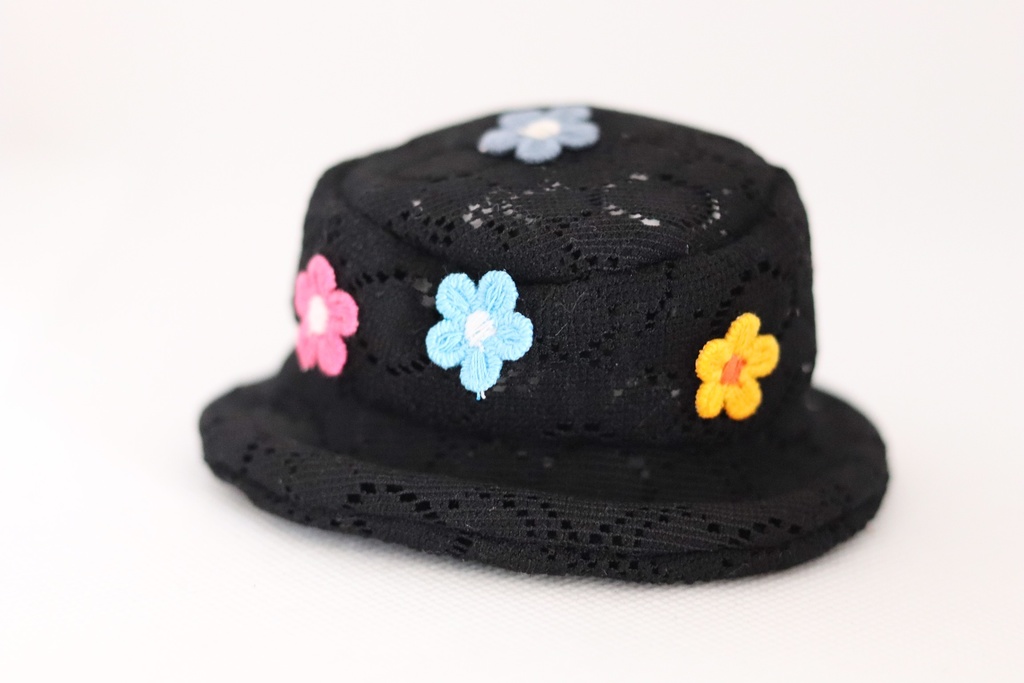 黒レース×カラフルフラワーハット
