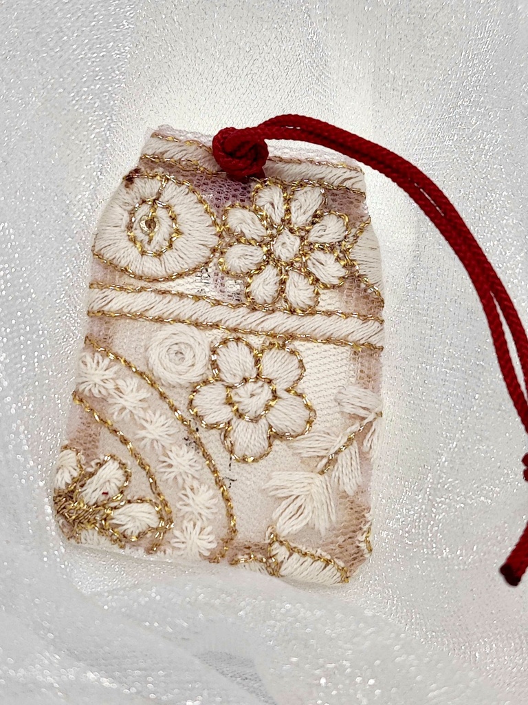 短歌のお守り袋【生きたいと願えた跡はお揃いのアームカバーで守っていくね】