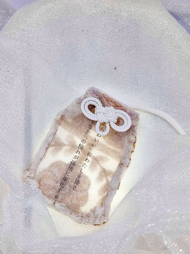 短歌のお守り袋【「かわいい」にわたしを捧ぐあなたへの憧れが孤独に変化する】