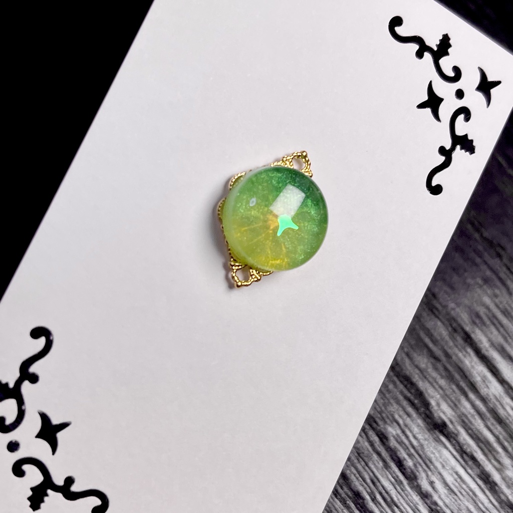 【推しの目】ストラップ付きチャーム