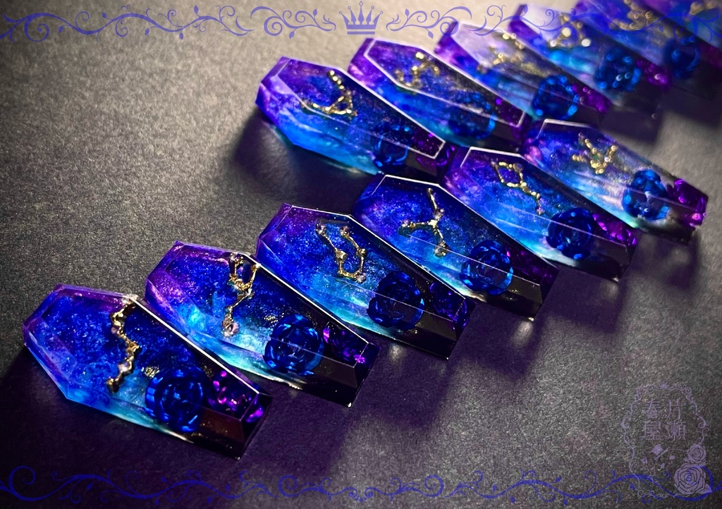 水瓶座と宇宙のピアス・イヤリング・チャーム(金色ストラップ紐付き)