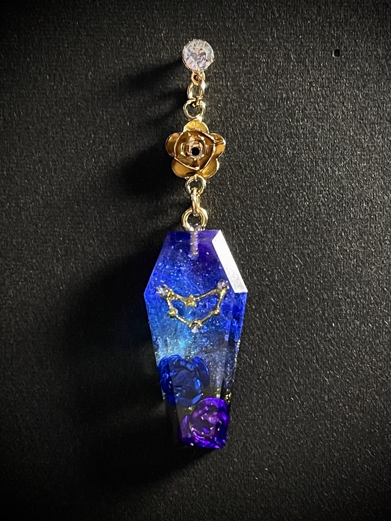 山羊座と宇宙のピアス・イヤリング・チャーム(金色ストラップ紐付き)