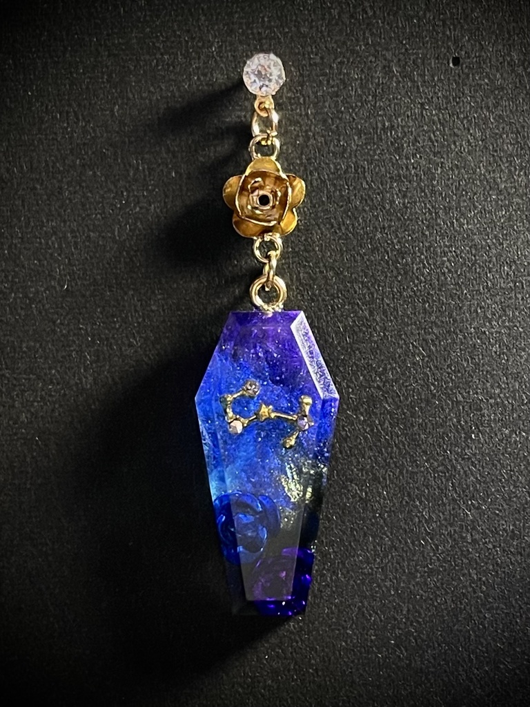 蠍座と宇宙のピアス・イヤリング・チャーム(金色ストラップ紐付き)