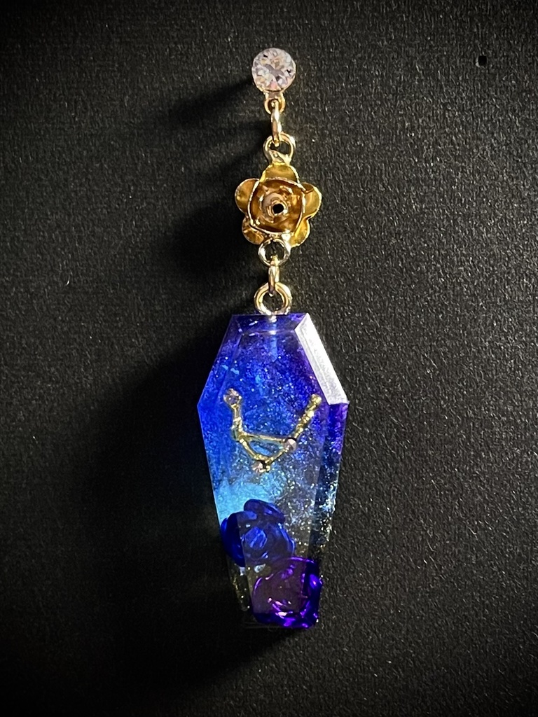 天秤座と宇宙のピアス・イヤリング・チャーム(金色ストラップ紐付き)