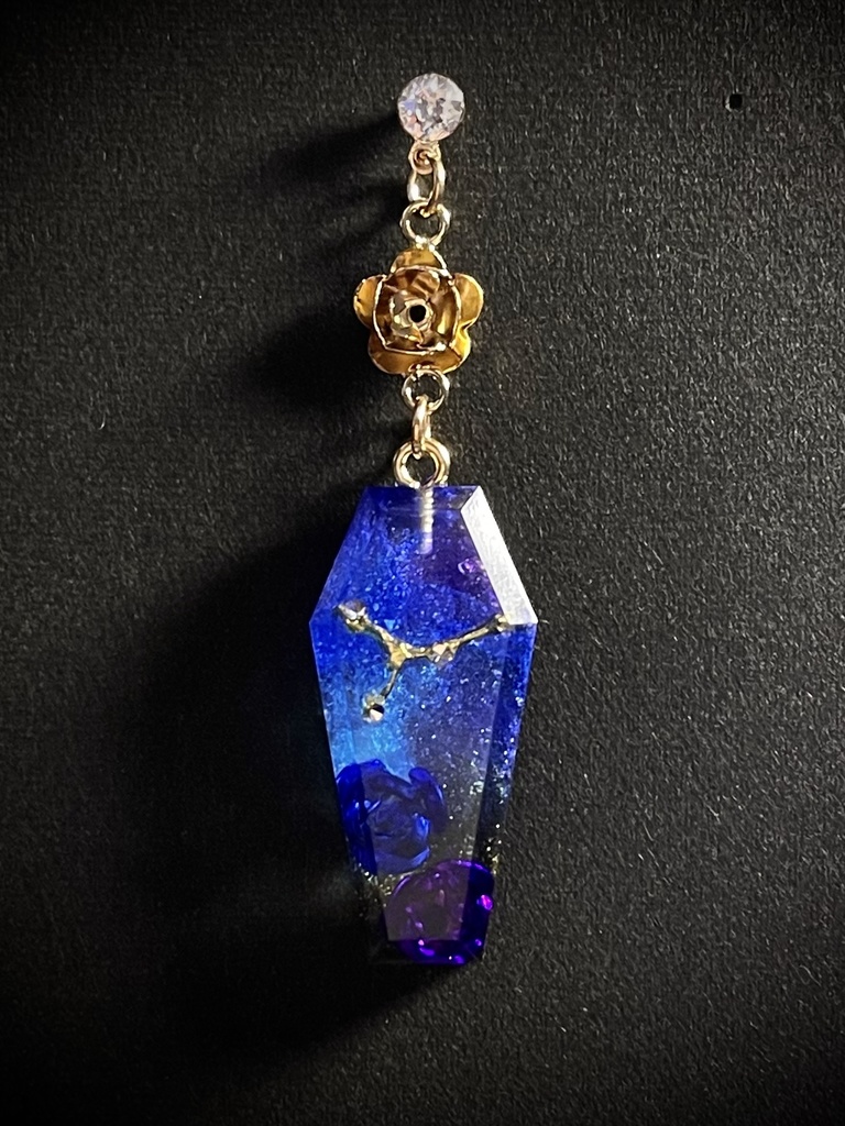 蟹座と宇宙のピアス・イヤリング・チャーム(金色ストラップ紐付き)