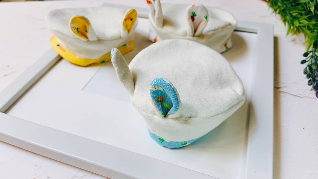 10cmぬい⁑白スェード×にんじん柄 うさぎ帽